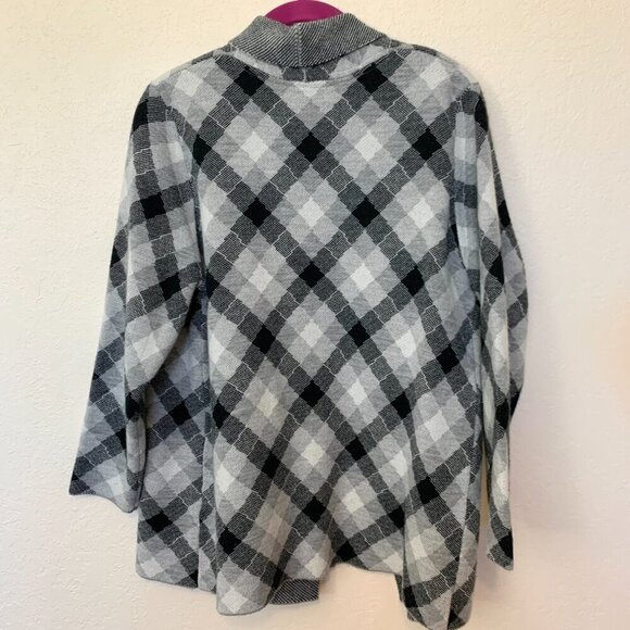 Checkered womens coat SZ PL - black and white diagonal checkers - open light wt - Picture 3 of 5